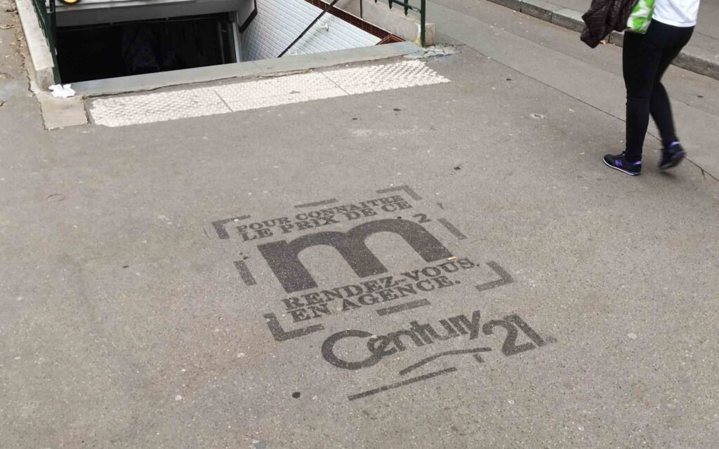 Campagne de street marketing par Century 21